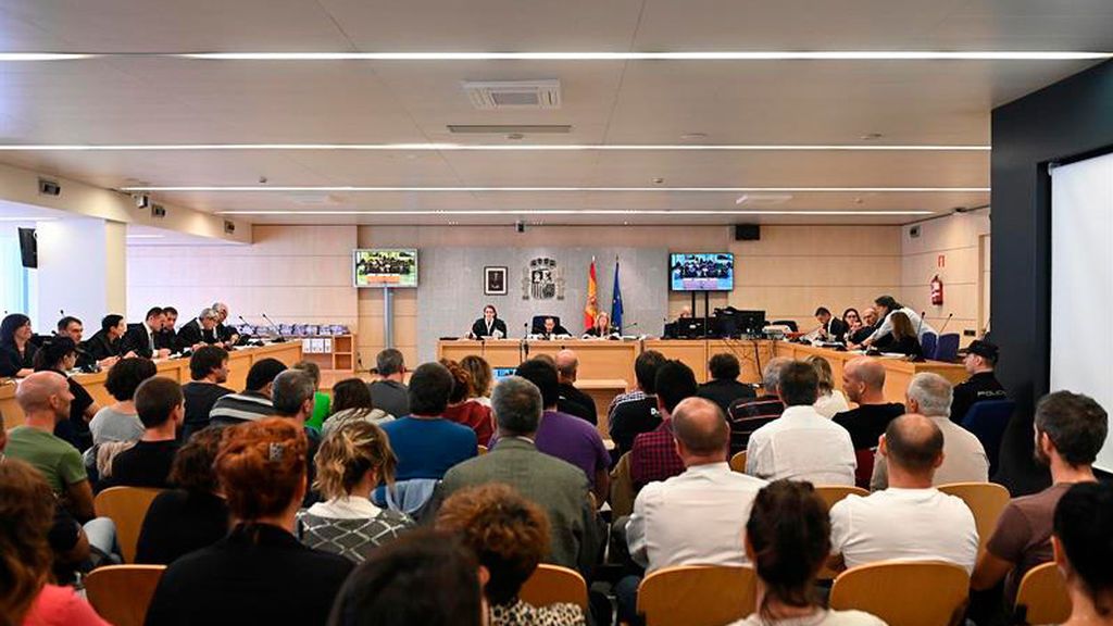 Los abogados de ETA pactan una condena con la Fiscalía, con el respaldo de la AVT Los abogados de ETA pactan una condena con la Fiscalía, con el respaldo de la AVT