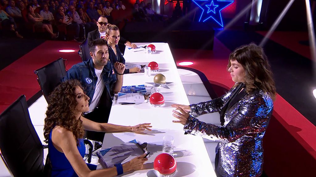 Melanie hace magia con los móviles del jurado y hechiza a Dani Martínez: "Merece ganar 'Got Talent"