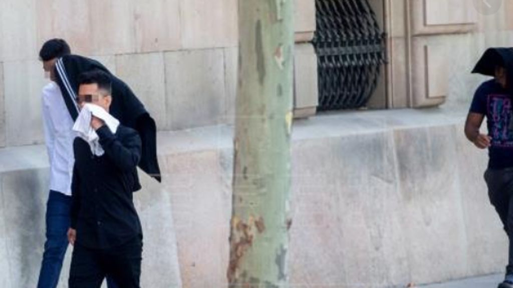 La fiscalía rectifica y eleva a delito de agresión sexual a los seis acusados de la Manada de Manresa La fiscalía rectifica y eleva a delito de agresión sexual a los seis acusados de la Manada de Manresa