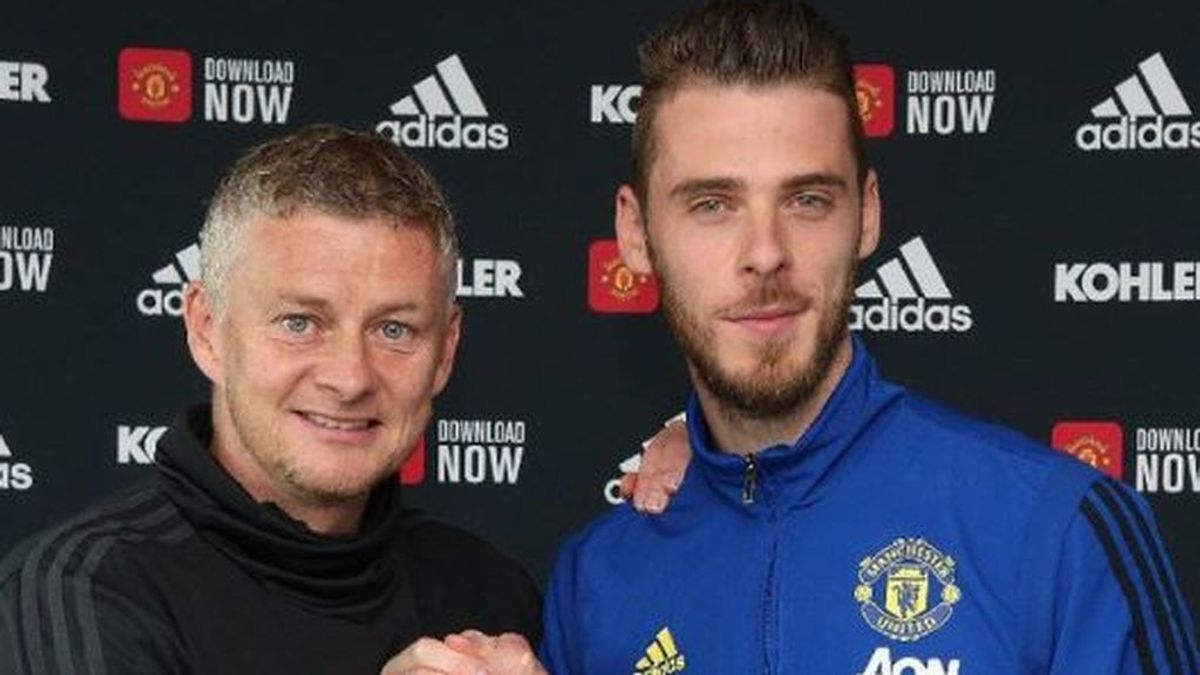 De Gea renueva con el Manchester United hasta 2023 y el club lo anuncia haciendo un guiño a lo Piqué: "Se queda" De Gea renueva con el Manchester United hasta 2023 y el club lo anuncia haciendo un guiño a lo Piqué: "Se queda"