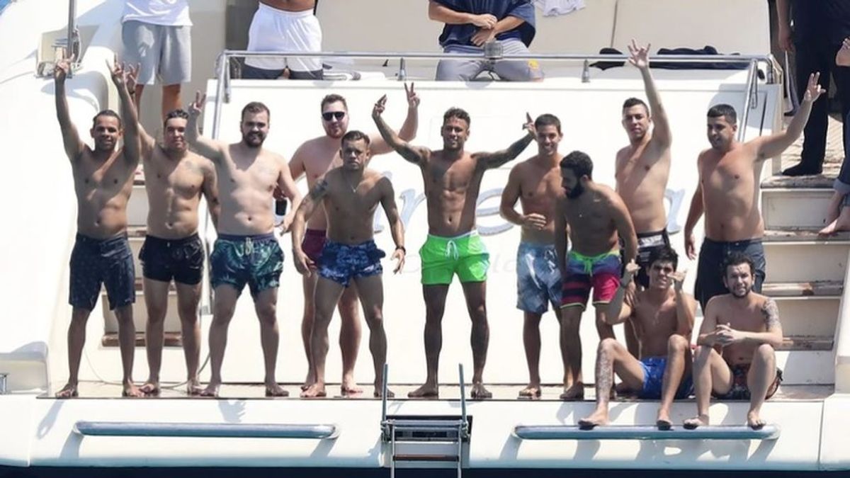 La exclusiva vida de los ‘toiss’ de Neymar: ganan más de 11.000€ al mes y tienen acceso a las fiestas VIP La exclusiva vida de los ‘toiss’ de Neymar: ganan más de 11.000€ al mes y tienen acceso a las fiestas VIP