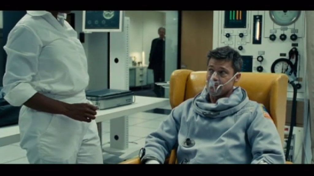 Brad Pitt conversa con un astronauta de la NASA sobre su papel en "Ad Astra"