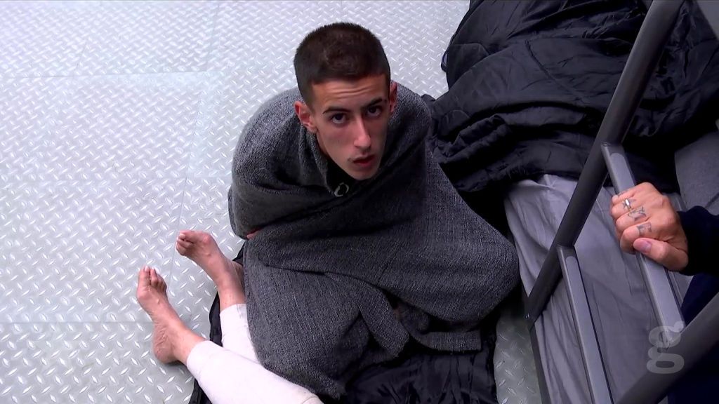 El Cejas mira a cámara