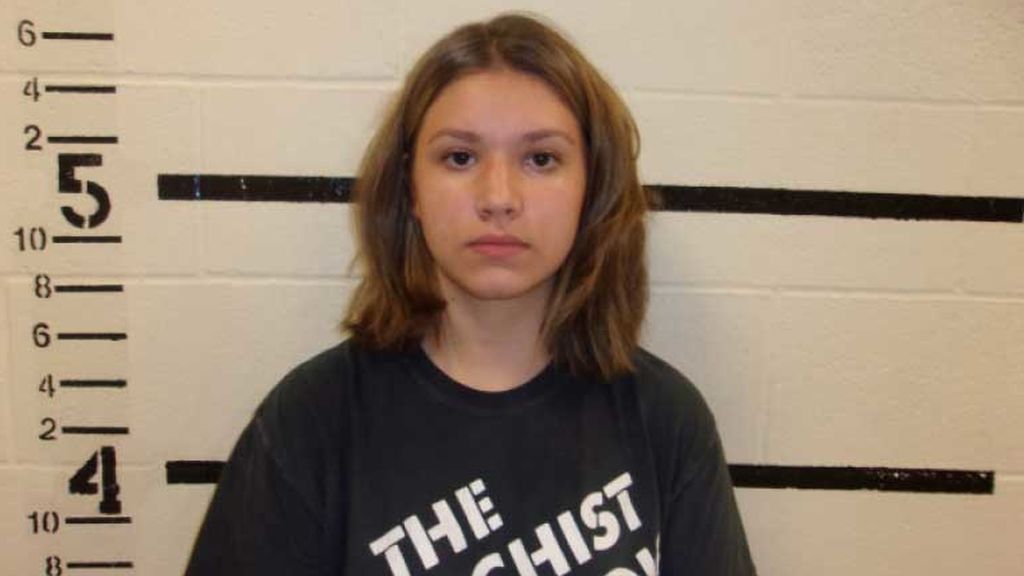Detienen a una adolescente que "quería matar por diversión" con una AK-47 en su habitación Detienen a una adolescente que "quería matar por diversión" con una AK-47 en su habitación