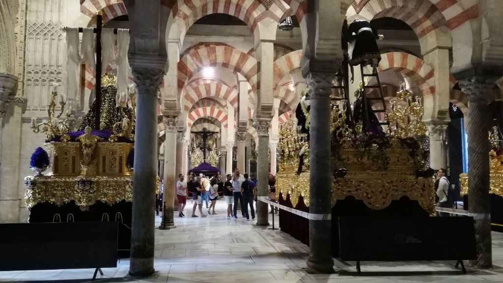 Los 43 pasos de la controversia en la Mezquita-Catedral de Córdoba Los 43 pasos de la controversia en la Mezquita-Catedral de Córdoba
