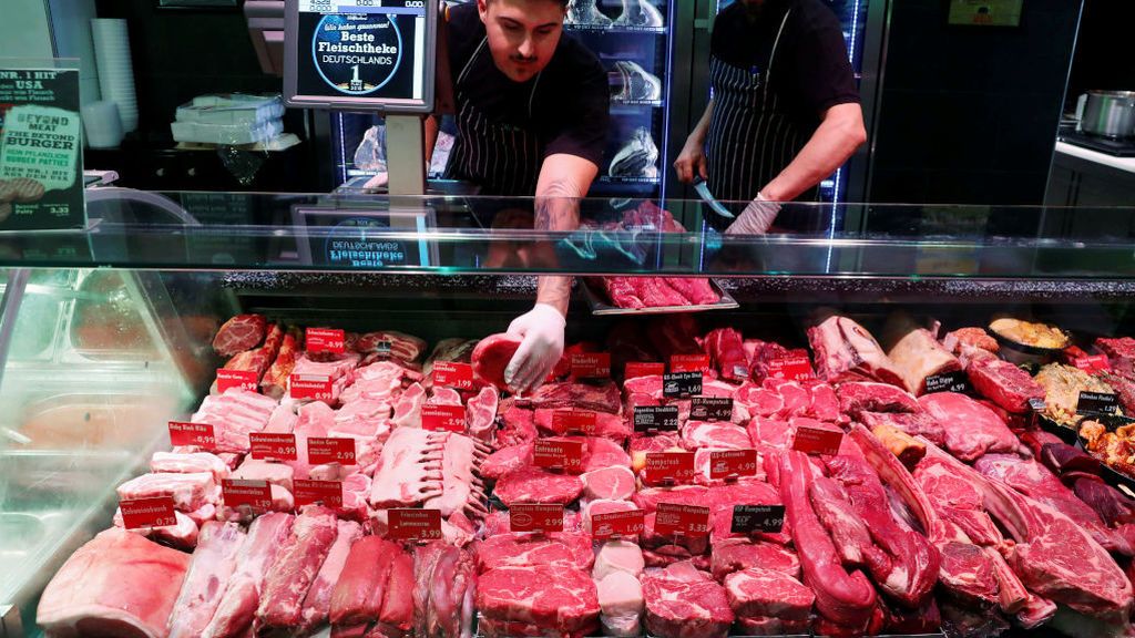 Un grupo de activistas veganos bloquea la venta de carne en un supermercado de Nueva Zelanda Un grupo de activistas veganos bloquea la venta de carne en un supermercado de Nueva Zelanda