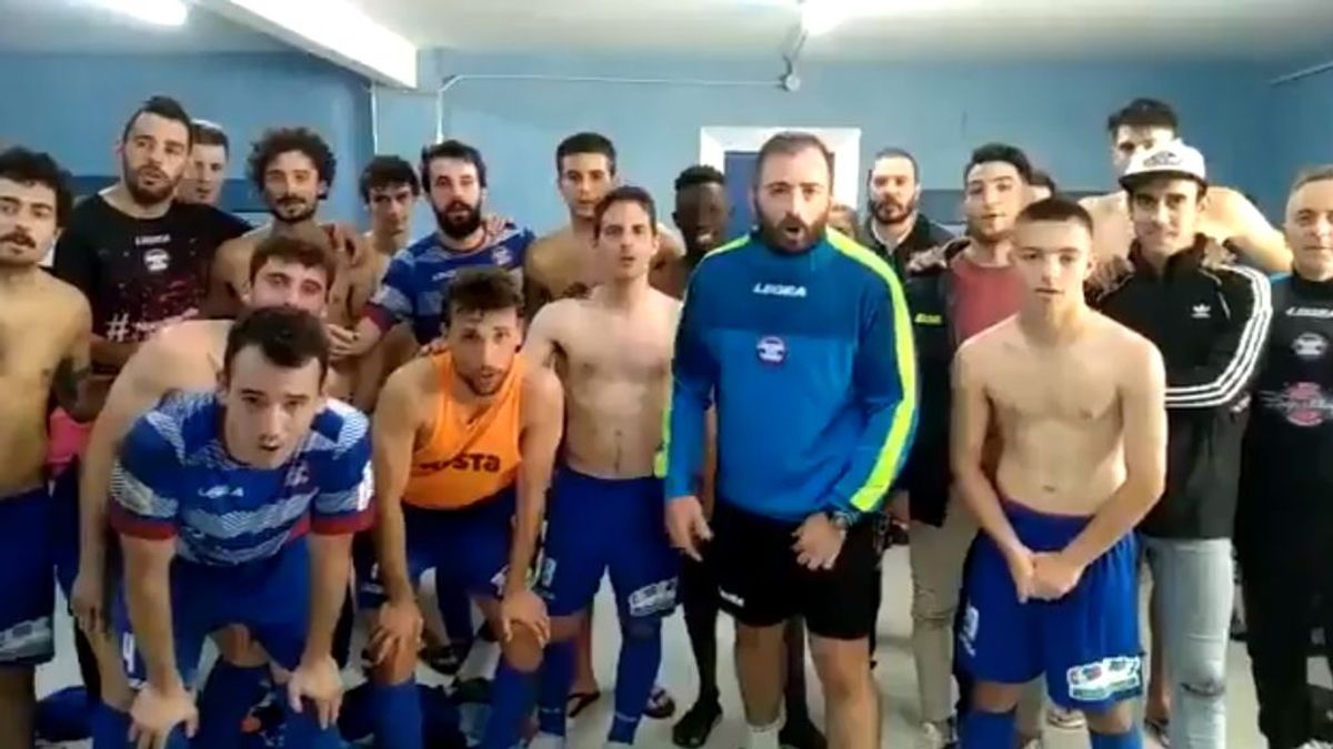 El cariñoso mensaje de un equipo asturiano al entrenador rival al enterarse que lucha contra un cáncer: "Este partido lo vas a ganar" El cariñoso mensaje de un equipo asturiano al entrenador rival al enterarse que lucha contra un cáncer: "Este partido lo vas a ganar"