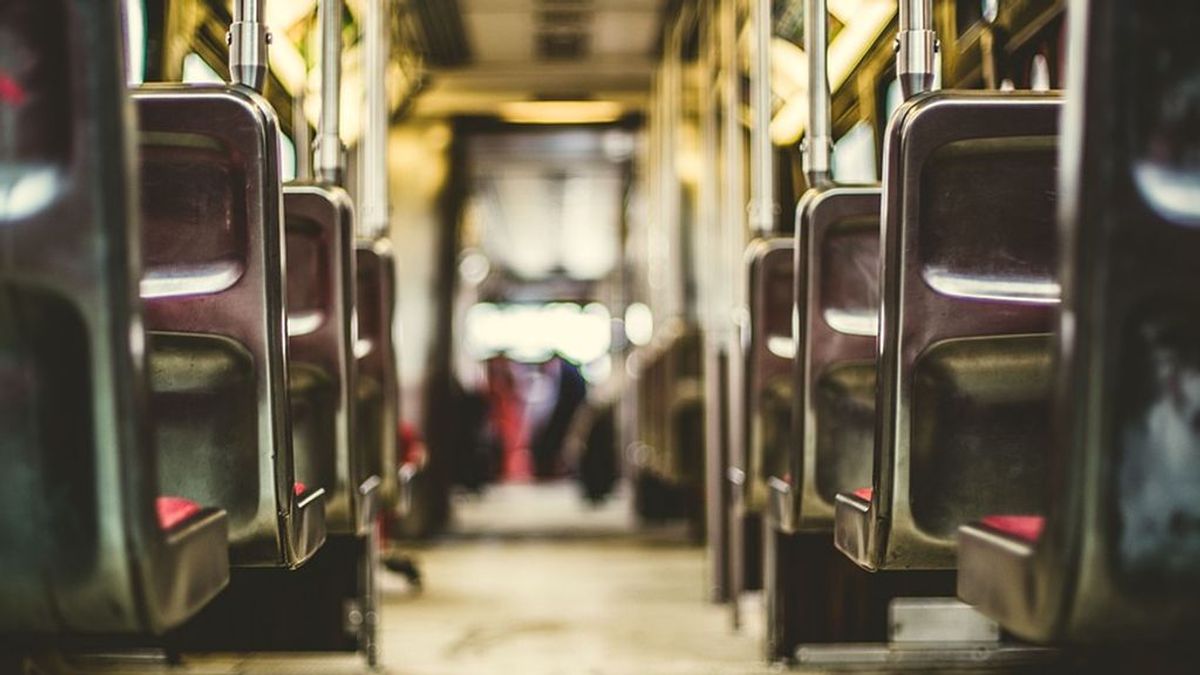 Detenida por quedarse con el móvil que una pasajera olvidó en un autobús urbano de Toledo