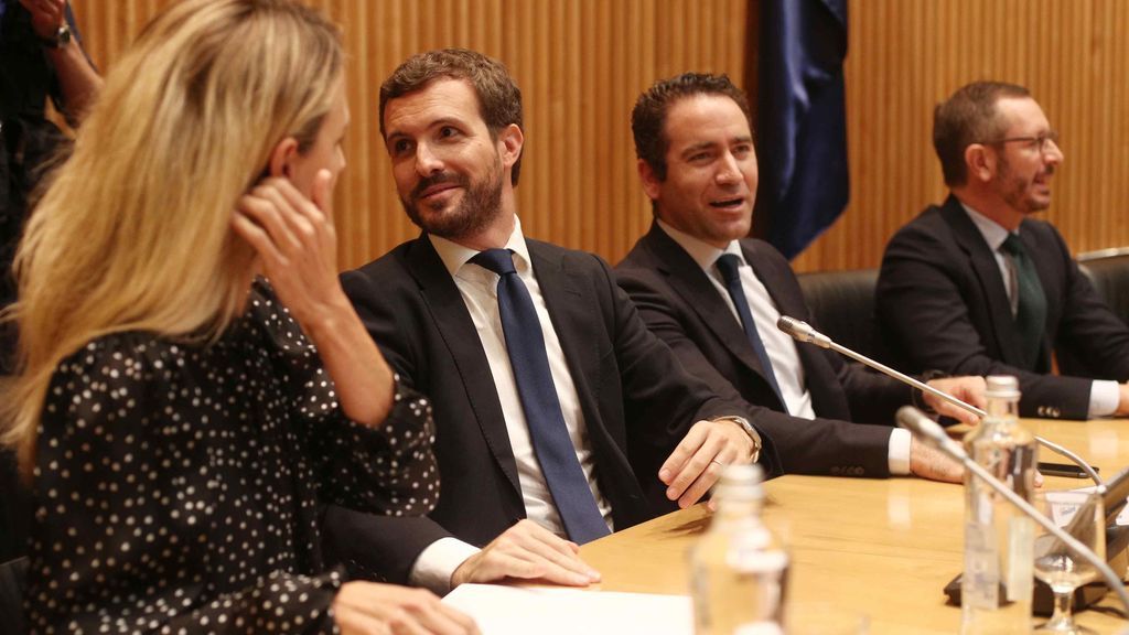 España Suma y la abstención de la izquierda, la fórmula de Casado para ganar a Sánchez España Suma y la abstención de la izquierda, la fórmula de Casado para ganar a Sánchez