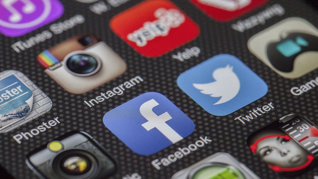 ¿Por qué los partidos utilizan cuentas falsas en redes sociales? ¿Por qué los partidos utilizan cuentas falsas en redes sociales?