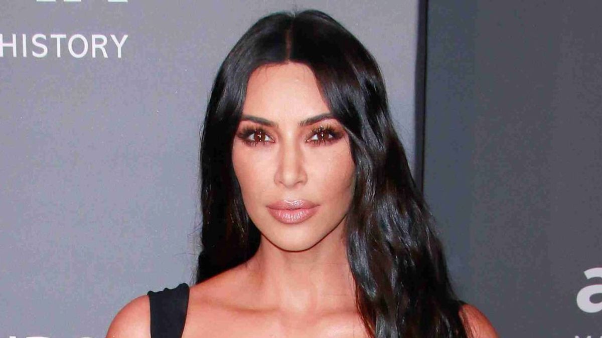 Kim Kardashian da visibilidad a su psoriasis mostrando las secuelas en su cara sin maquillaje