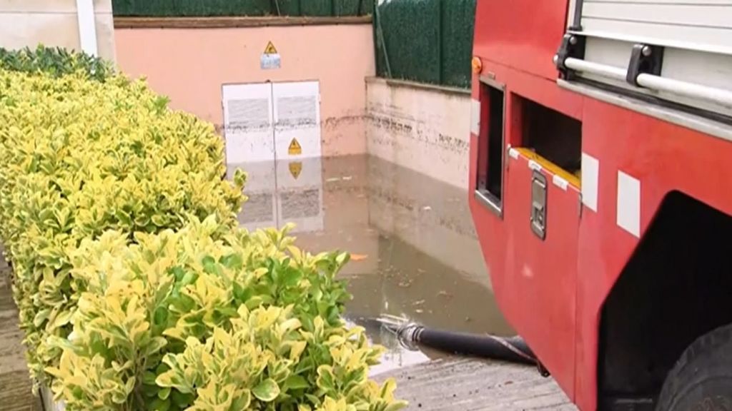 Encuentran muerto un hombre de 30 años en los bajos de un local en Girona tras las fuertes lluvias