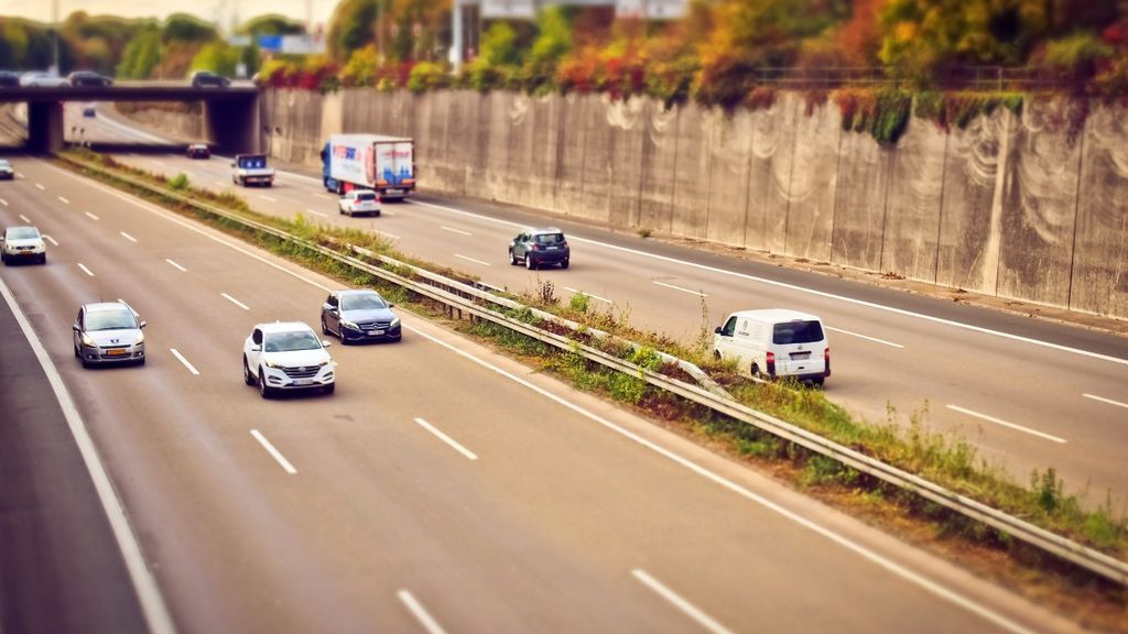 highway_auto_traffic_road_drive_vehicles_speed_driving_a_car-1216881