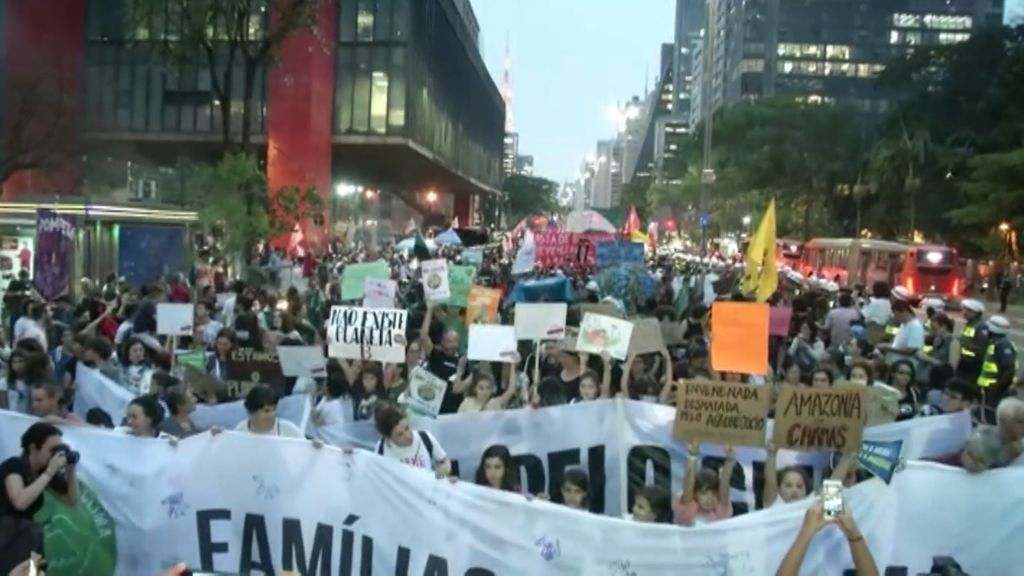 Miles de jóvenes salieron a las calles del mundo para protestar por el cambio climático