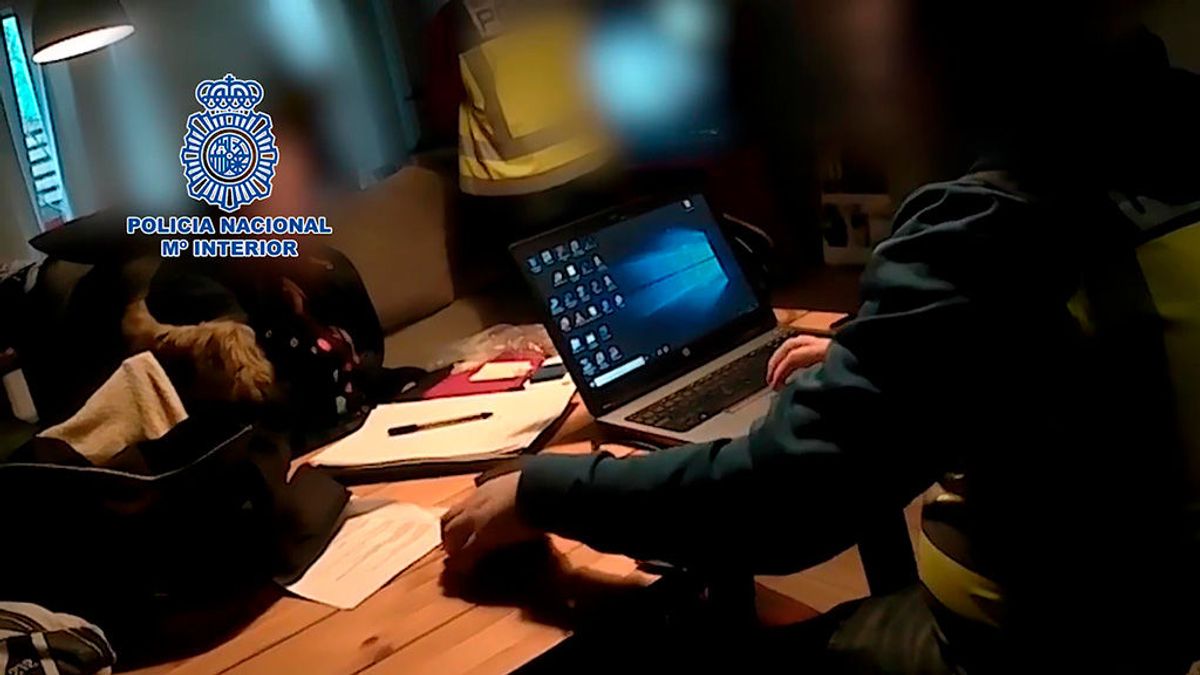La Policía Nacional detiene a un joven que actuaba como instructor de otros pedófilos en Internet La Policía Nacional detiene a un joven que actuaba como instructor de otros pedófilos en Internet