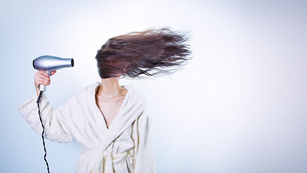 Descubre por qué se cae más el pelo en otoño Descubre por qué se cae más el pelo en otoño
