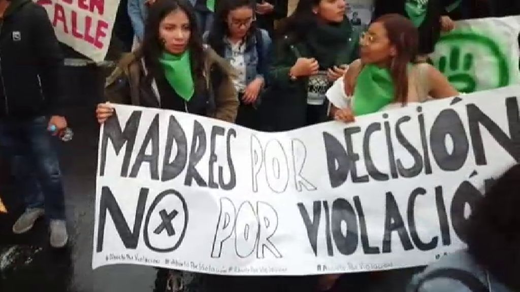 Miles de mujeres toman las calles de Ecuador para pedir la despenalización del aborto en casos de violación