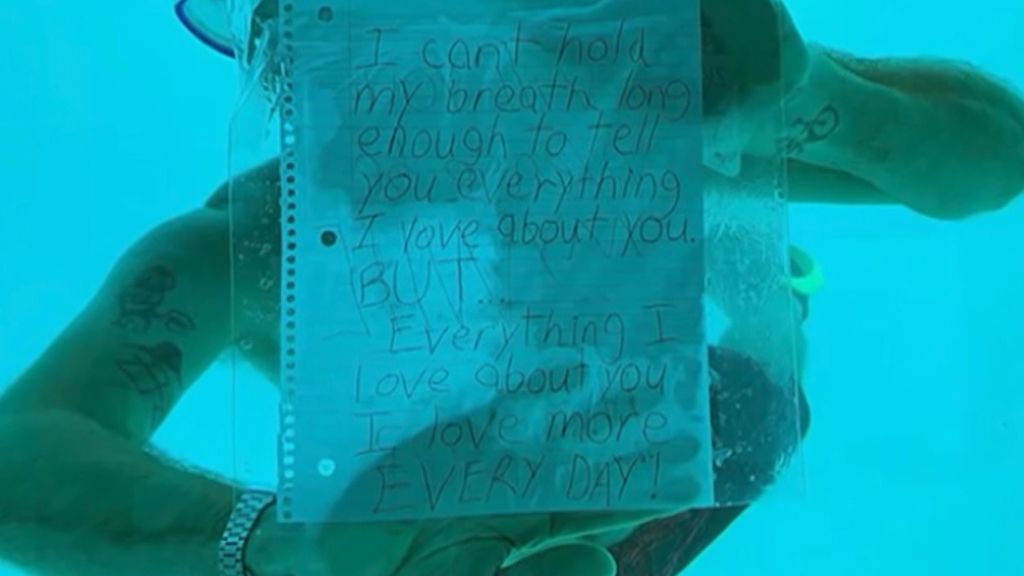 Un hombre se ahoga después de pedirle matrimonio a su novia bajo el agua