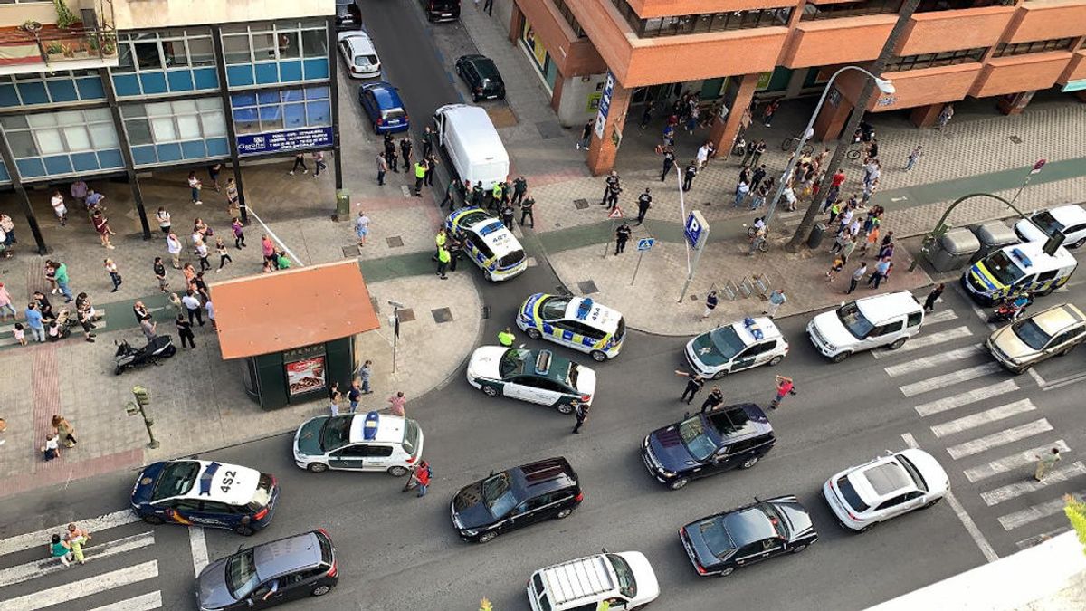 Así fue la espectacular persecución entre Cádiz y Sevilla: cinco detenidos por arrojar a tres hombres a la carretera Así fue la espectacular persecución entre Cádiz y Sevilla: cinco detenidos por arrojar a tres hombres a la carretera