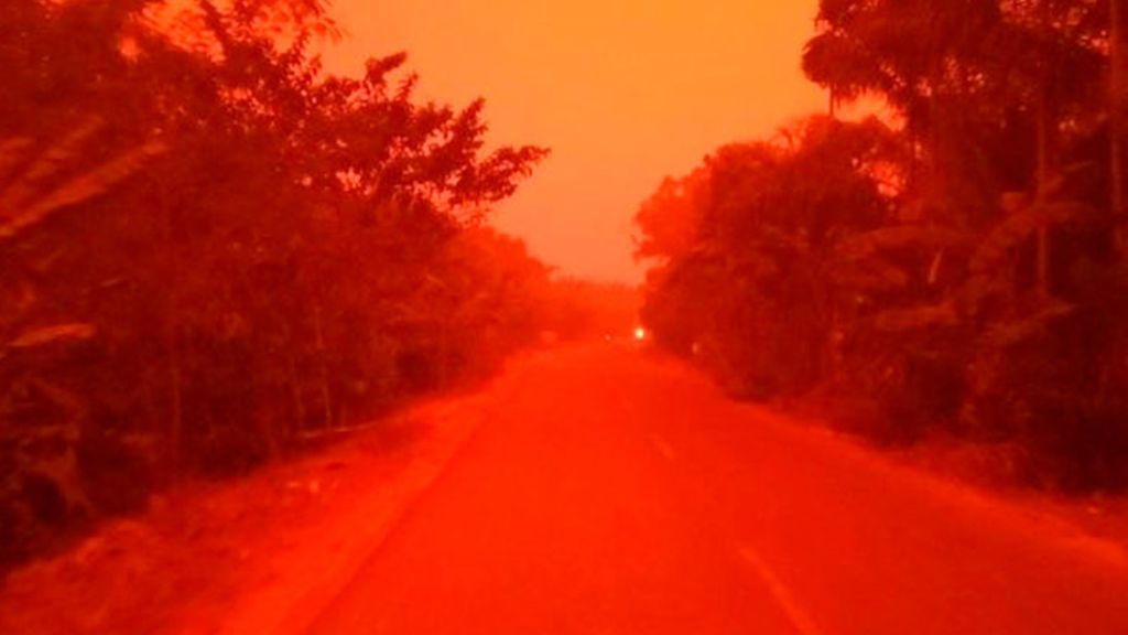 El infierno en Indonesia: la región de Jambi se tiñe de rojo y casi no pueden respirar El infierno en Indonesia: la región de Jambi se tiñe de rojo y casi no pueden respirar