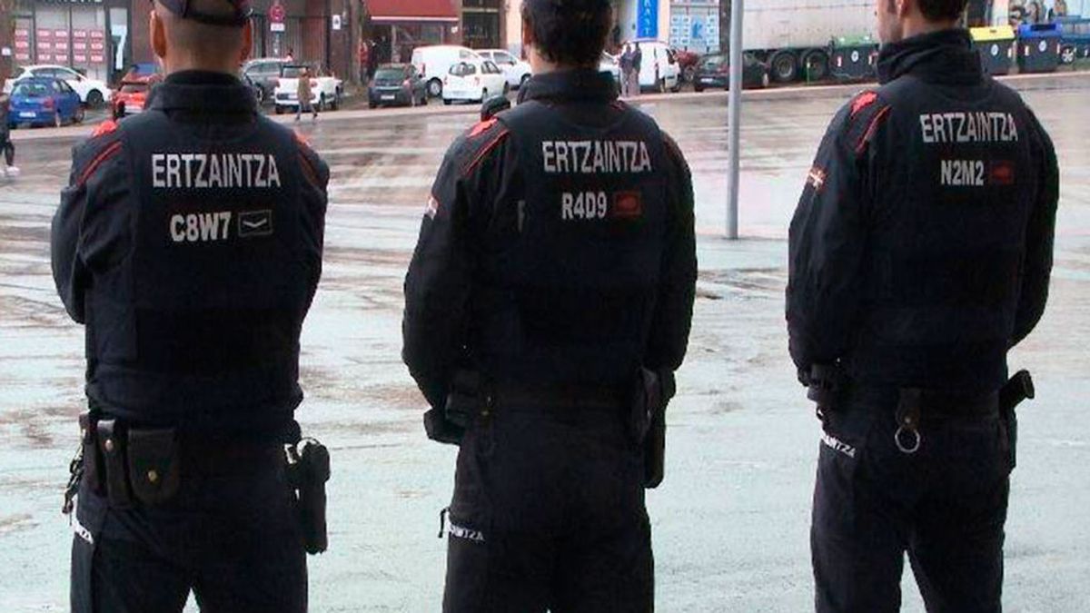 Tres detenidos por retener y violar durante tres días a una joven en Bilbao Tres detenidos por retener y violar durante tres días a una joven en Bilbao