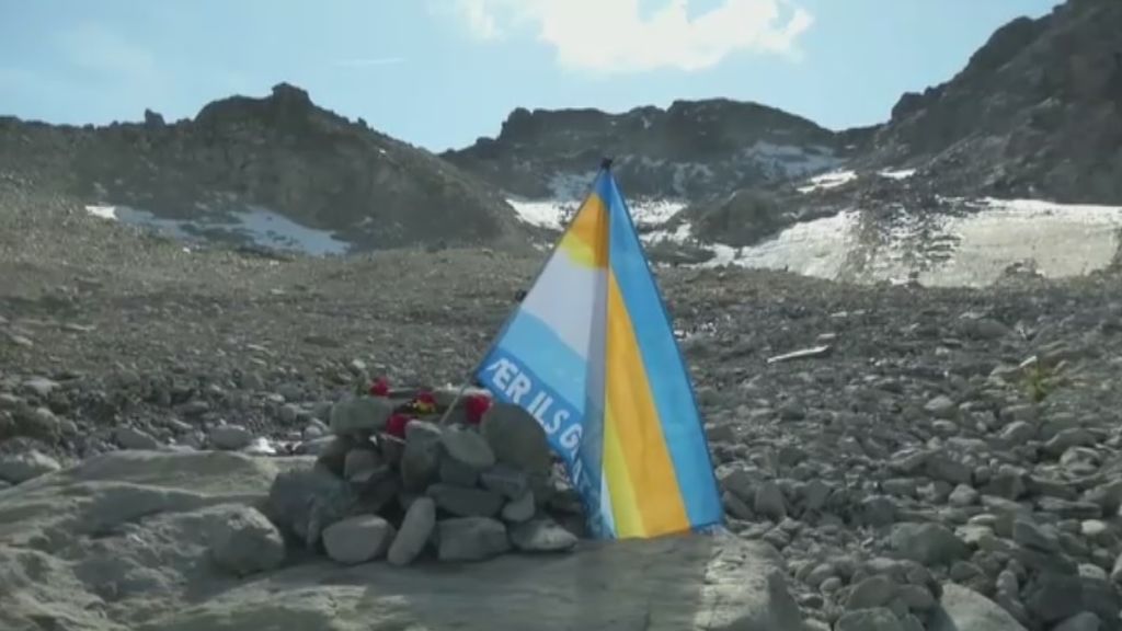 Marcha fúnebre para decir adiós al glaciar Pizol