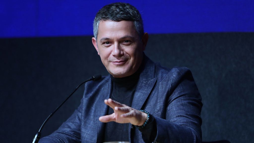 Alejandro Sanz desmiente que su acompañante sea su nueva novia: "Es Andreína y es mi asistente"