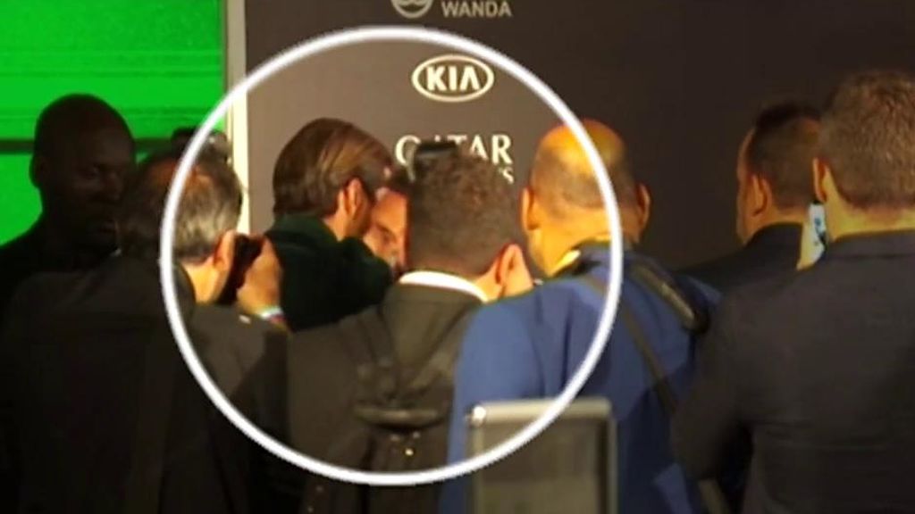 El abrazo entre Sergio Ramos y Messi en la gala 'The Best'