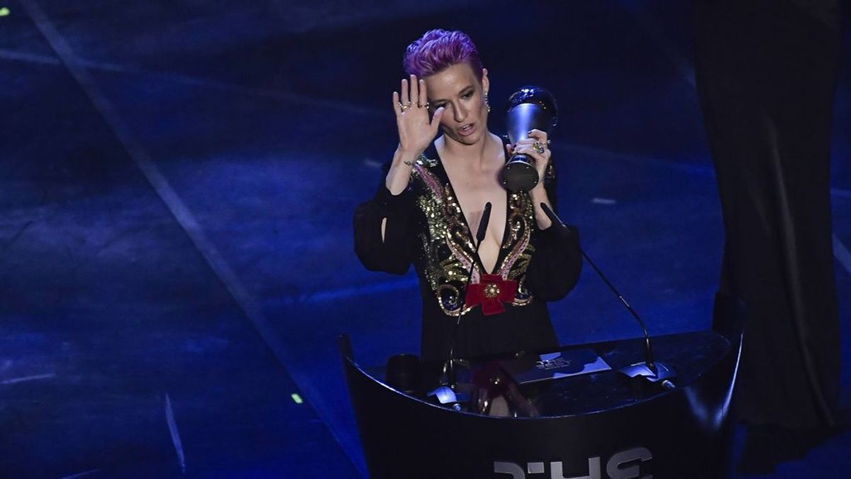 Megan Rapinoe la lía tras la entrega de 'The Best': "Deberían darle el premio a Van Dijk sólo por lo guapo que es" Megan Rapinoe la lía tras la entrega de 'The Best': "Deberían darle el premio a Van Dijk sólo por lo guapo que es"