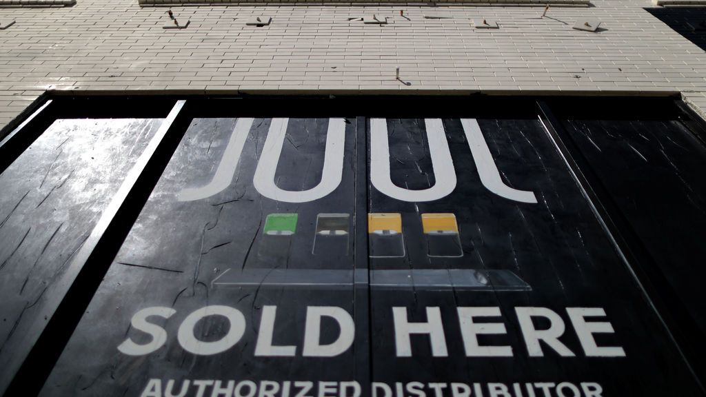 Juul anuncia que cesa a su máximo directivo y deja de anunciarse en EEUU Juul anuncia que cesa a su máximo directivo y deja de anunciarse en EEUU