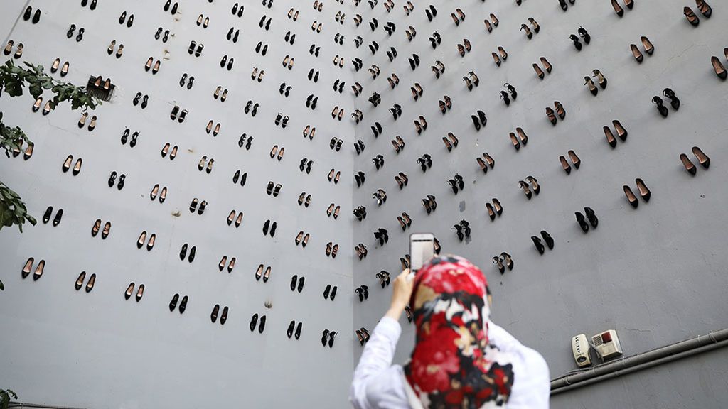 El conmovedor memorial de Estambul que recuerda a las mujeres asesinadas por sus maridos El conmovedor memorial de Estambul que recuerda a las mujeres asesinadas por sus maridos