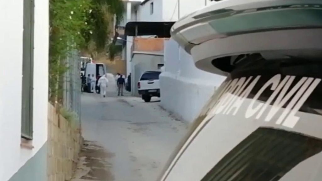 Sergio, novio de Dana, llevado al registro de su casa tras su detención