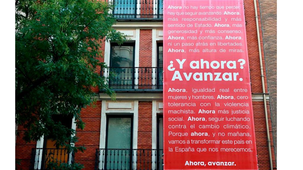 Del "Haz que pase" al "¿ Y ahora ? Avanzar". El PSOE cuelga su lema de precampaña Del "Haz que pase" al "¿ Y ahora ? Avanzar". El PSOE cuelga su lema de precampaña