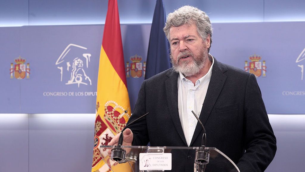 López de Uralde abandona Equo tras la decisión de las bases del partido de aliarse con Errejón López de Uralde abandona Equo tras la decisión de las bases del partido de aliarse con Errejón