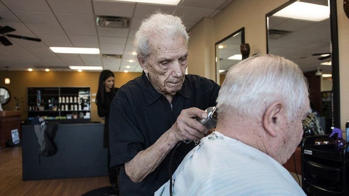 Muere el peluquero más longevo del mundo a los 108 años