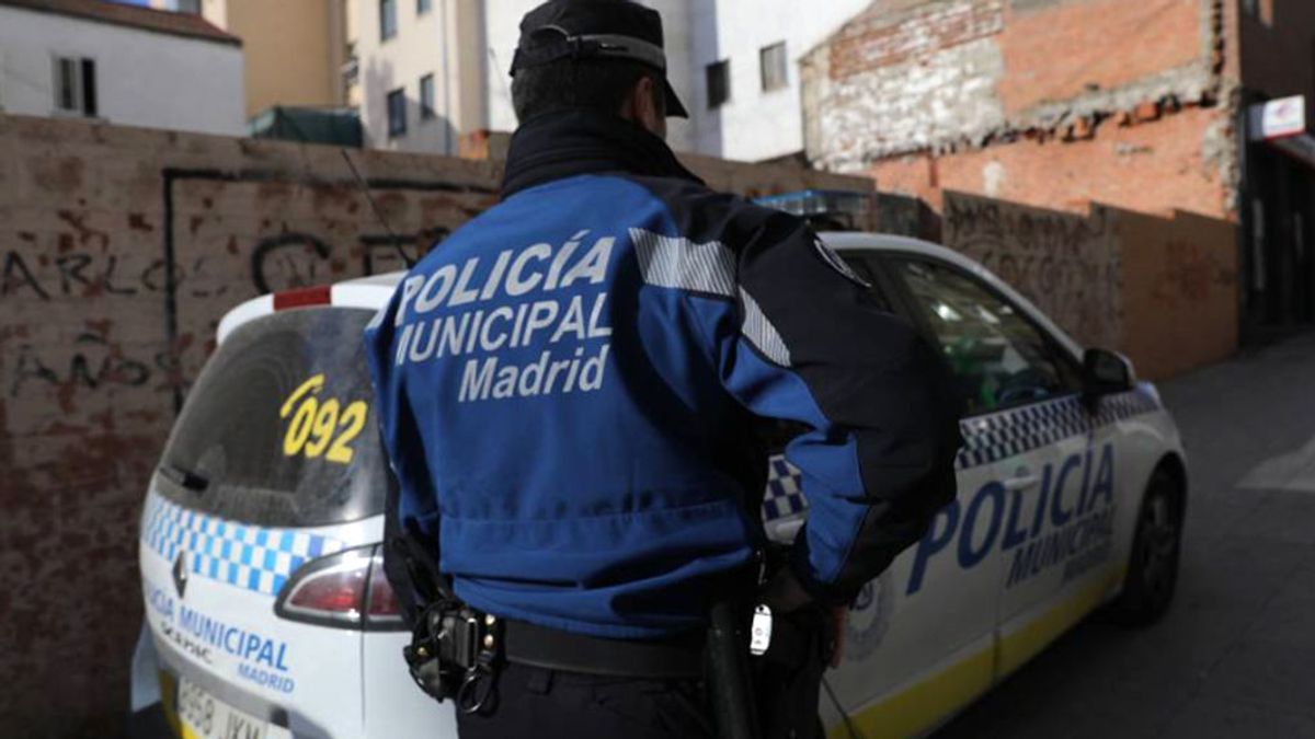 Detienen a un joven de 20 años que atacó con una catana a varias personas en Madrid Detienen a un joven de 20 años que atacó con una catana a varias personas en Madrid
