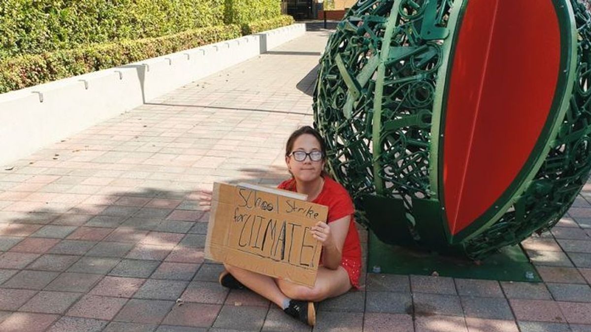 La otra Greta: Una niña de 12 años es la única manifestante contra el cambio climático en su ciudad natal