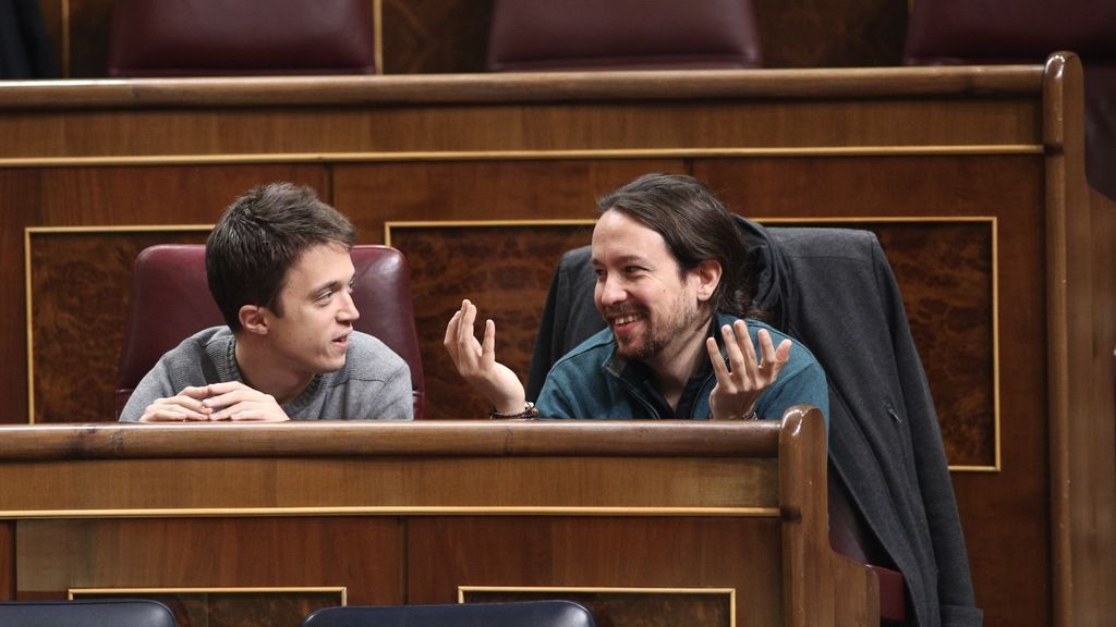 Errejón e Iglesias en sus escaños en el Congreso