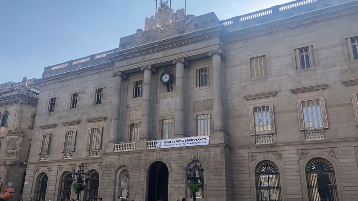 La JEC obliga al Ayuntamiento de Barcelona a retirar el lazo amarillo de la fachada La JEC obliga al Ayuntamiento de Barcelona a retirar el lazo amarillo de la fachada