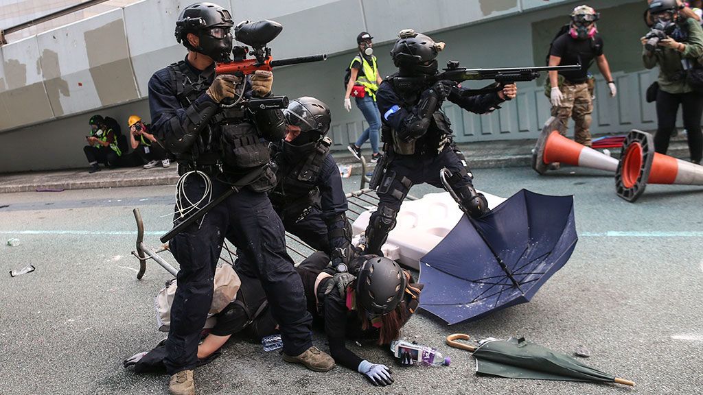 Violentos enfrentamientos en Hong Kong en el quinto aniversario del 'movimiento de los paraguas'