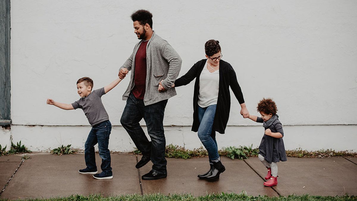 La Comunidad de Madrid extenderá el título de familia numerosa a las que tengan dos hijos La Comunidad de Madrid extenderá el título de familia numerosa a las que tengan dos hijos