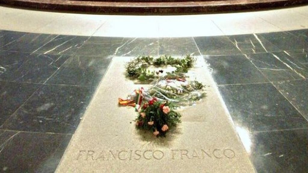El Supremo dice que "no hace falta licencia municipal" para exhumar a Franco El Supremo dice que "no hace falta licencia municipal" para exhumar a Franco