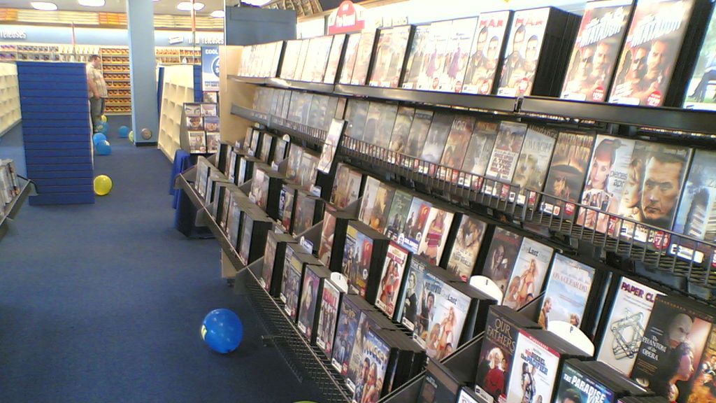 Video_shop_in_Iowa,_USA_--_2006-11