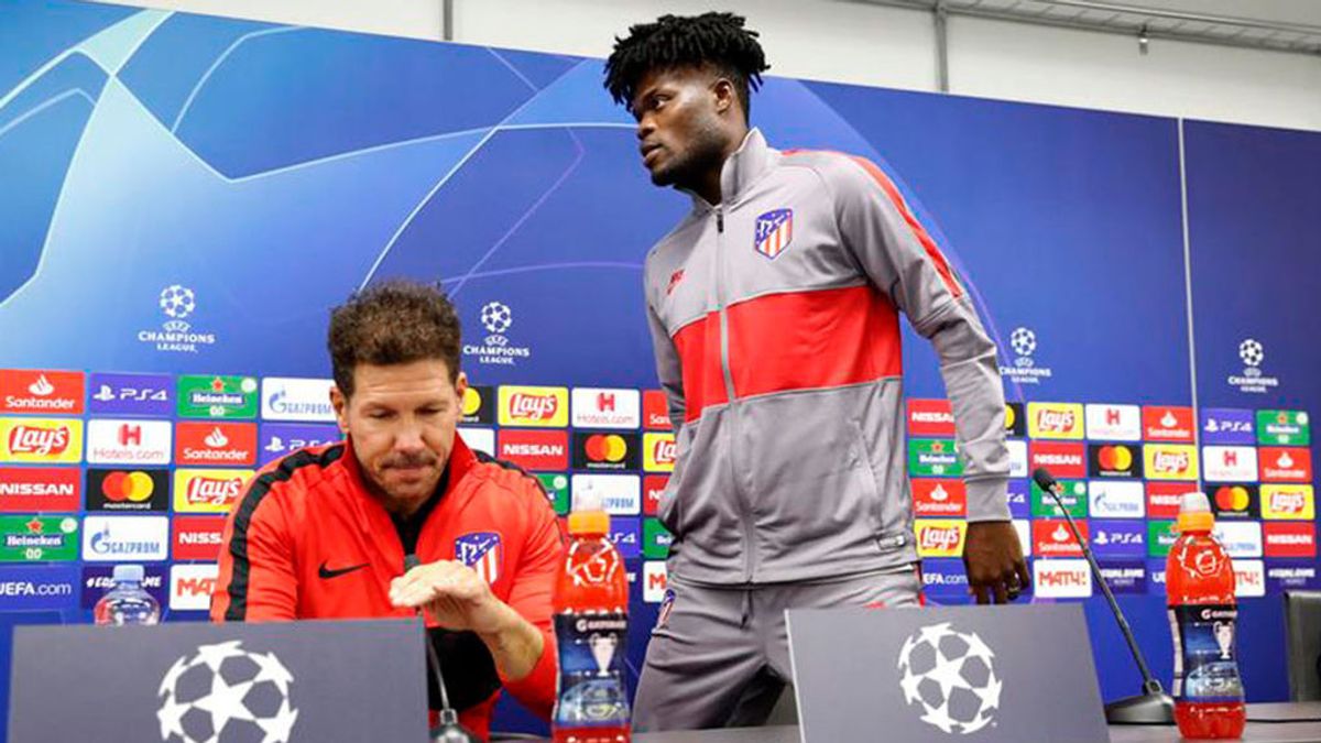 Thomas, junto a Simeone. Thomas, junto a Simeone.