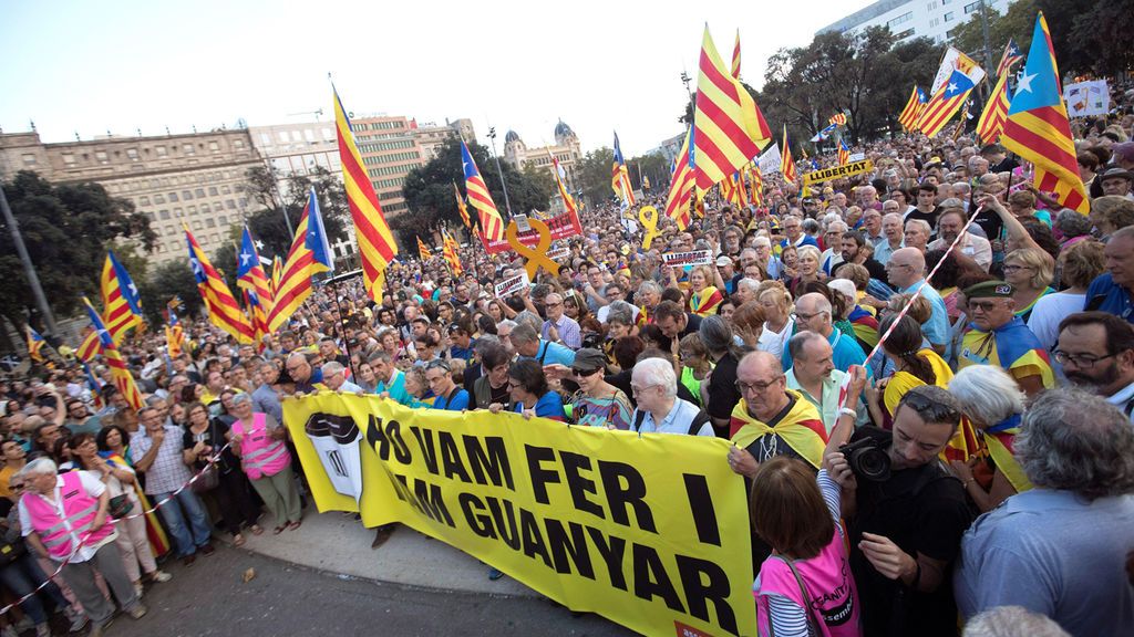 Miles de personas se movilizan por el centro de Barcelona