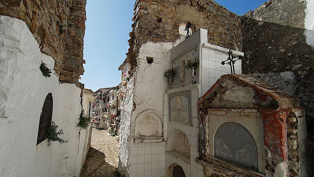 Interior de la iglesia-cementerio de Villaluenga del Rosario