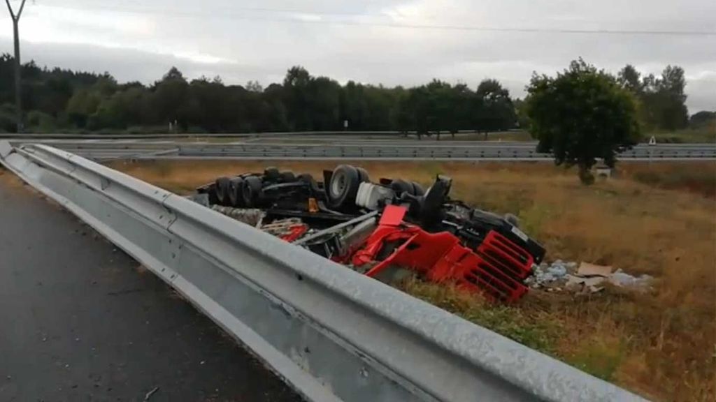 Muere el conductor de un camión en un accidente en Lugo