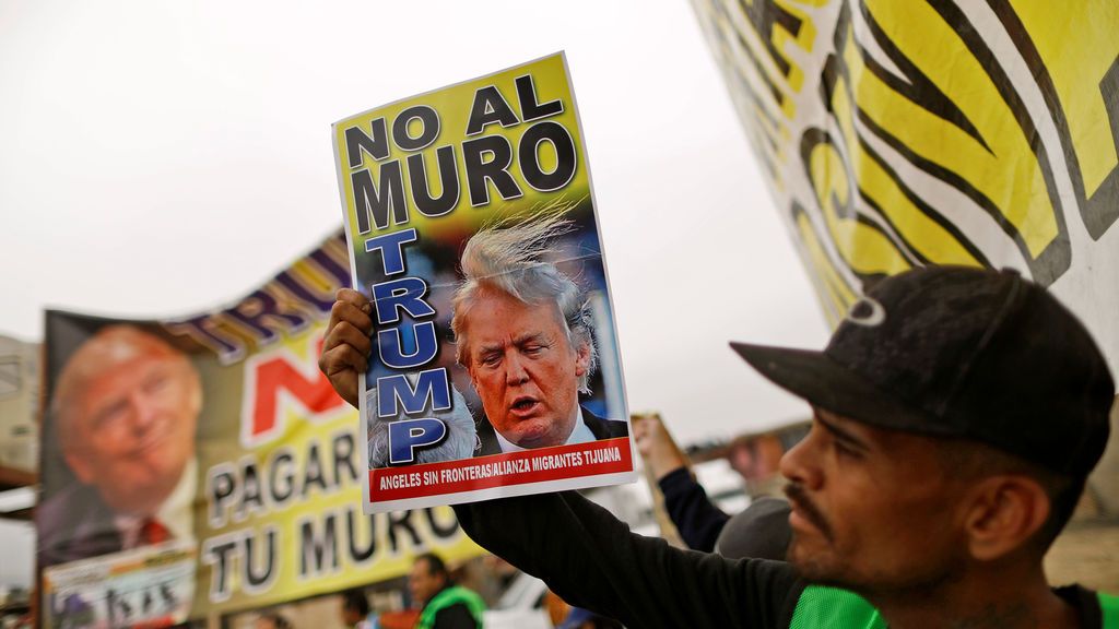 Disparos en las piernas y serpientes: la sugerencia de Trump para frenar a los migrantes Disparos en las piernas y serpientes: la sugerencia de Trump para frenar a los migrantes