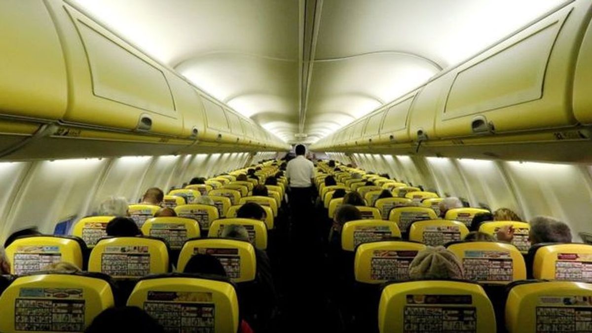 EEUU estudia implantar asientos más grandes en los aviones porque los pasajeros cada vez están más gordos