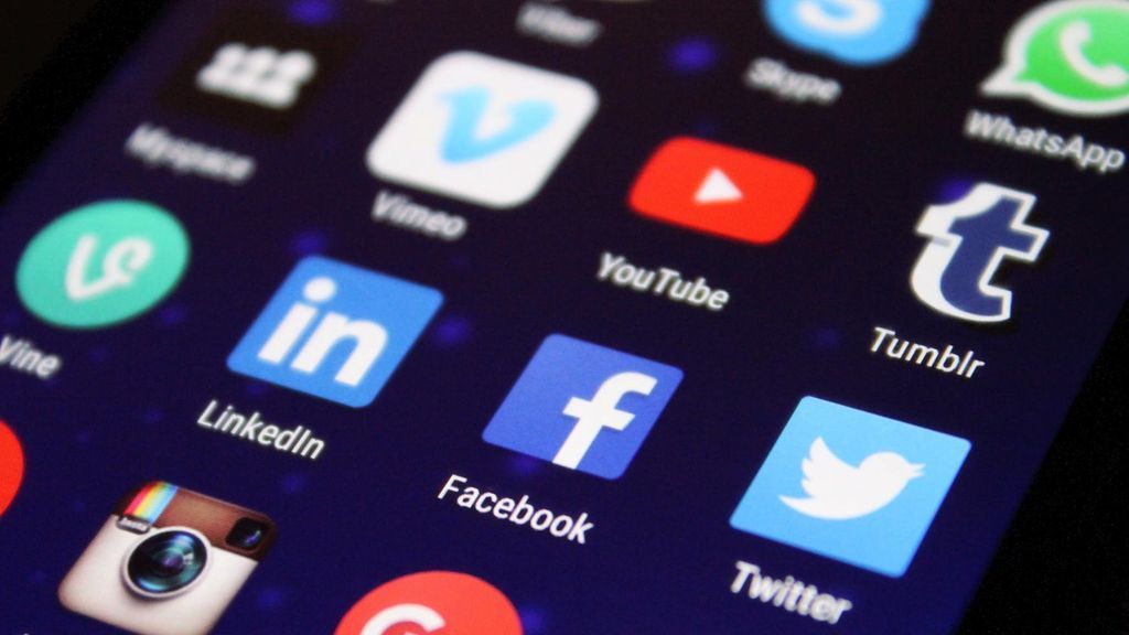 CEO y redes sociales: locuaces en LinkedIn, silenciosos en Twitter